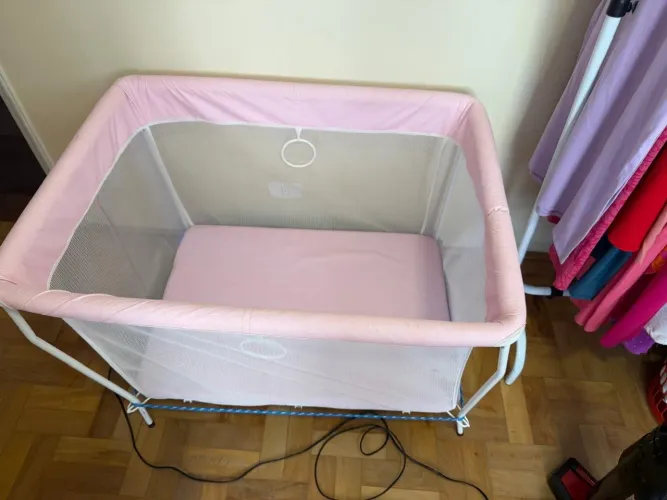 Mini berço com colchão rosa infantil 