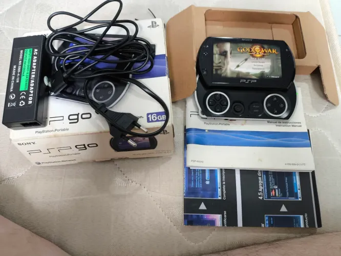 PSP GO desbloqueado preto com caixa e manual de instruções console portátil