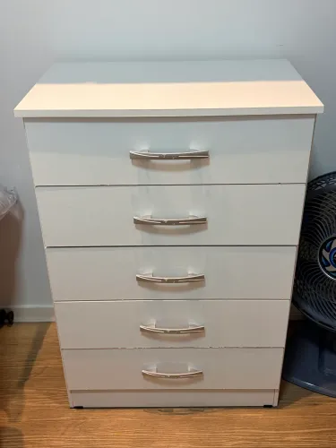 Cômoda branca de 5 gavetas 