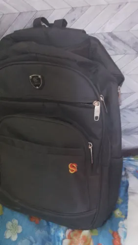 Mochila com vários compartimentos