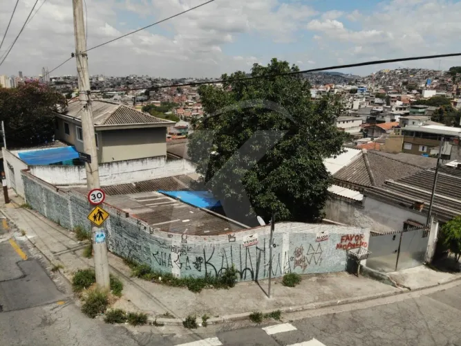 Terreno 250m² com 2 casas no Jardim Peri