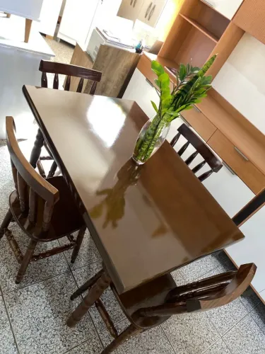 Mesa de Jantar com 4 Cadeiras de Madeira Nova