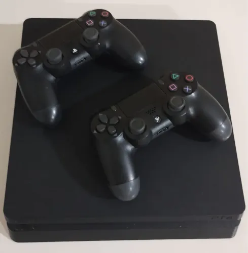 PLAYSTATION 4 - PS4