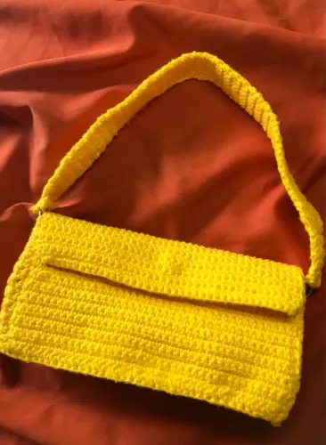 Vendo Bolsa artesanal em crochê Amarela de Ombro