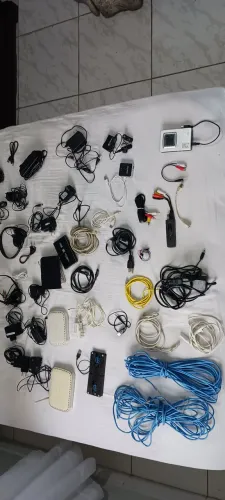 Roteadores dois e um HD e tudo incluído.