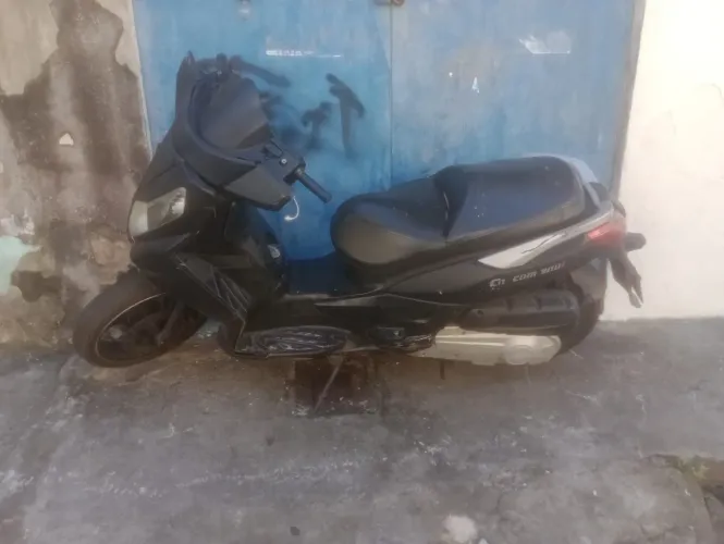 Motos