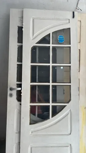 Portas e janelas de madeira de lei