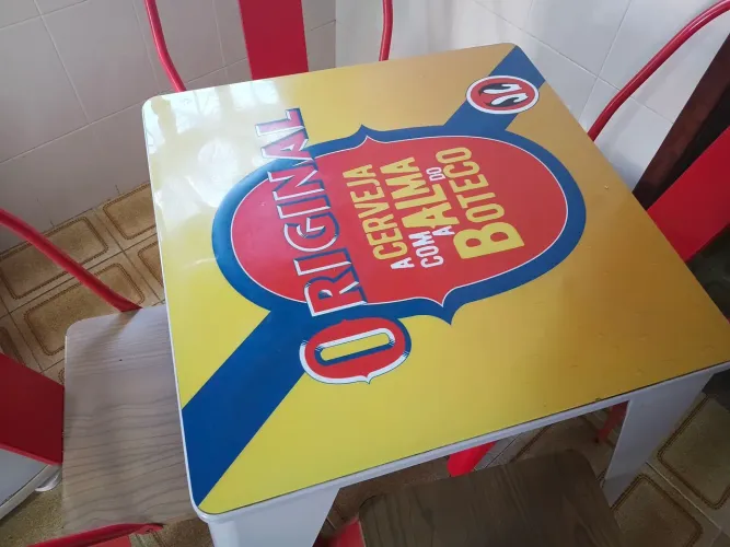1 CONJ. ORIGINAL AMBEV DE MESA COM CADEIRAS!! 3x 93,33 sem JUROS aqui na OLX!!