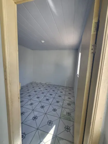 Alugo casa 1400