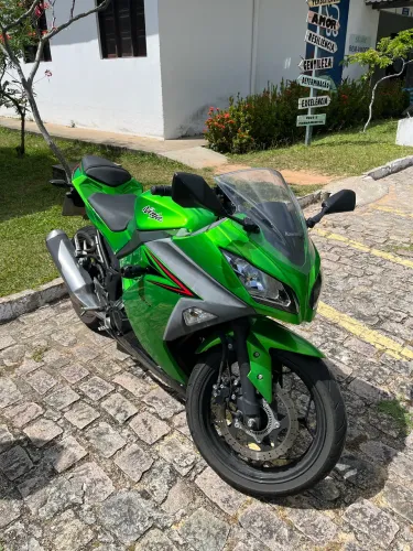 Kawasaki Ninja 300 - Moto esportiva