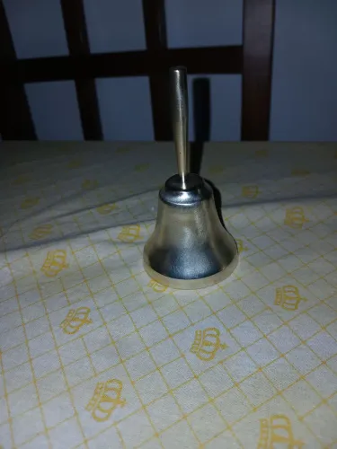 Sineta de mesa banhada a prata pequena e antiga