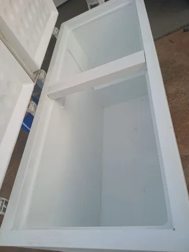 Vendo freezer 110 volts em perfeita condiçoes de uso com pequenos detalhes valor 1200 rs