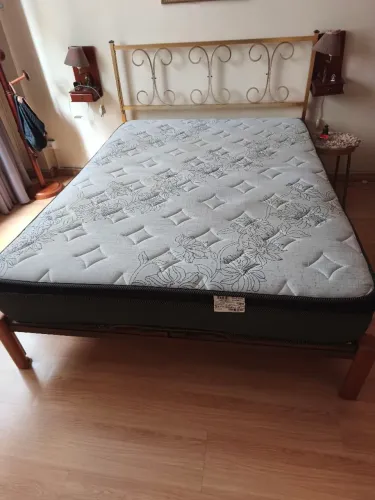 Cama de casal em Aço sem Colchão