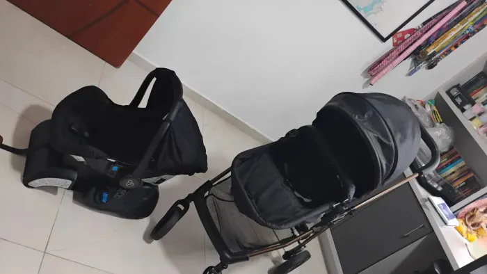 Vendo carrinho de bebê Travel System Galzerano Napoli completo, com apenas 1 ano de uso.