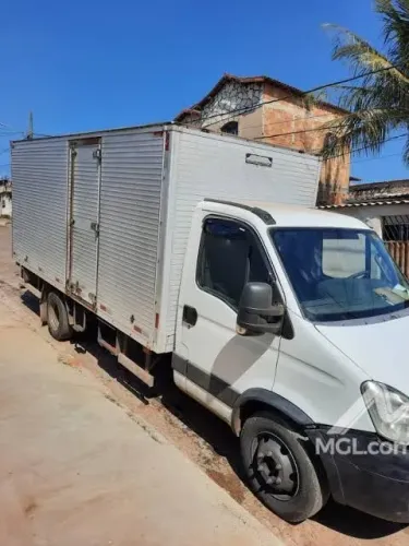 FRETES E MUDANÇAS CAMINHÃO BAÚ 