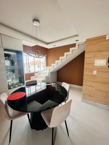 UM APARTAMENTO DE 3 QUARTOS COM ALMA DE CASA!