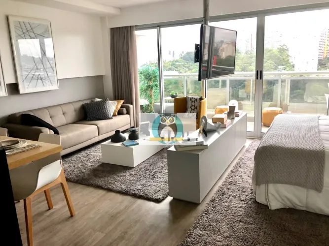Studio 50m2, mobiliado, ar cond., varanda, 1 vaga.