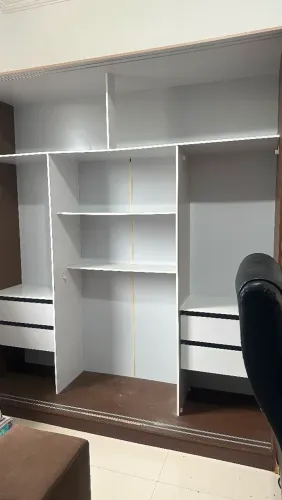 Guarda-Roupa 3 Portas de Correr e 4 Gavetas - Ótimo Estado