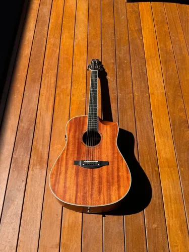 VENDE-SE VIOLÃO MALIBU COM EFEITOS