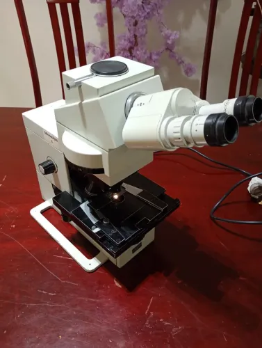 Microscópio trinocular jenamed