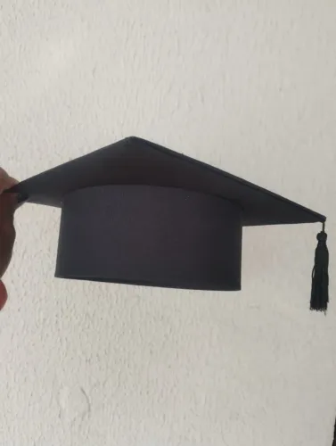 Capelo de formatura personalizado - preto