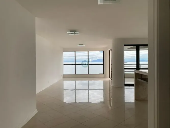 Apartamento Alto Padrão com área total de 230m² disponível para locação, Na beira Mar Nort