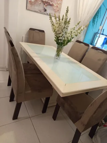 Mesa com 6 cadeiras