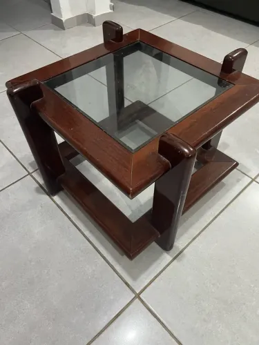 VENDO CENTRO DE MESA DE MADEIRA COM VIDRO - R$ 100
