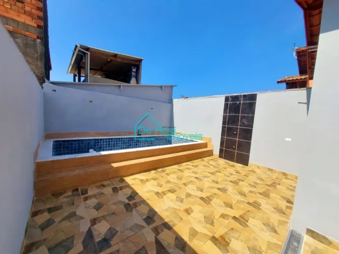 casa com piscina, 2 quartos, 2 banheiros, 3 vagas de garagem a venda em itanhaém