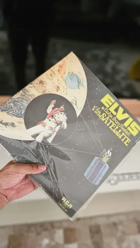 Lp Elvis Aloha from Havai