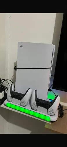 Vendo ps5 com 4 mês de uso com 2 controles e uma base