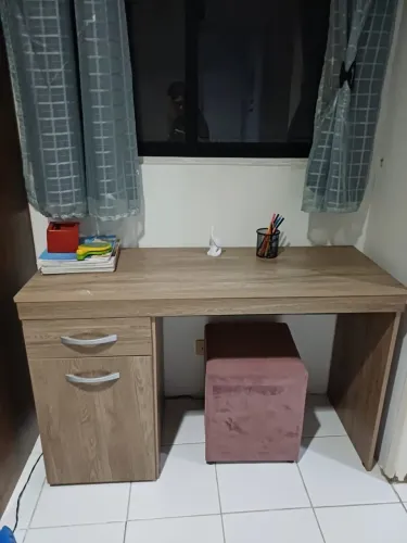 Escrivaninha a venda