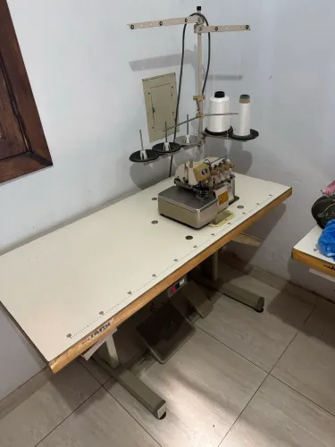 Máquina de Costura Overlock 5 fios