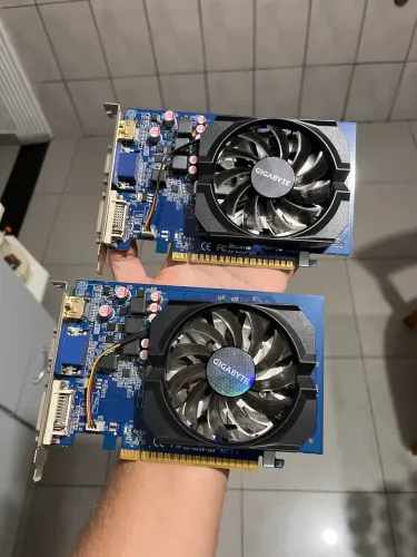 DUAS PLACAS GT 420 2GB