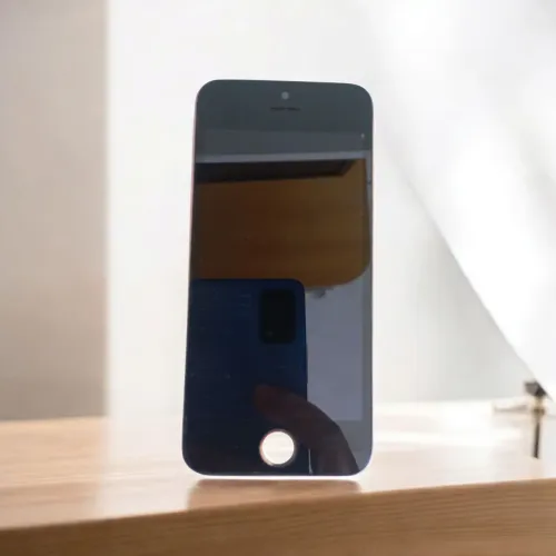 iPhone se 32gb 2016 para conserto placa oxidada demais peças ok!