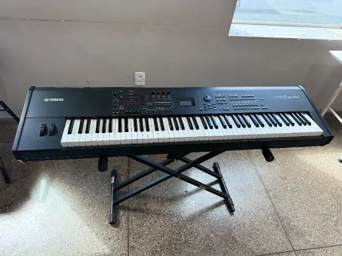 Yamaha S90XS Sintetizador e Piano Digital 88 Teclas Ação de Martelo