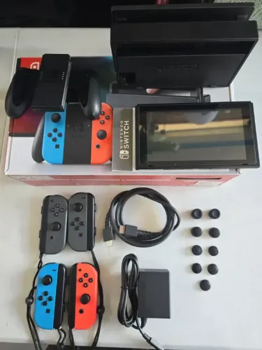 Console Nintendo Switch 32gb Azul/vermelho Neon + 2 Joycons