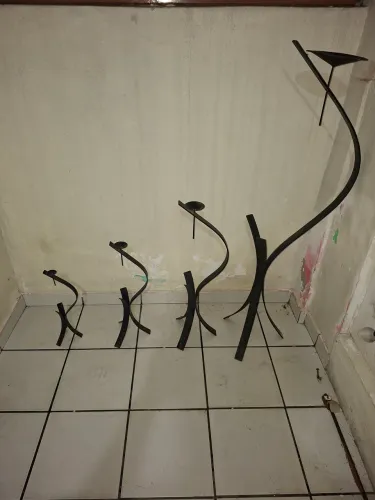 TRIPÉS C/ SUPORTE P/ VELAS