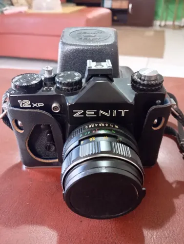 Câmera Analógica Zenit 12 XP (1989) + Lendária Lente Helios-44M-4 58mm f/2