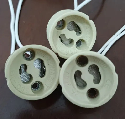 3 SOQUETE DE PORCELANA PARA LÂMPADA GU10 ou GZ10. 