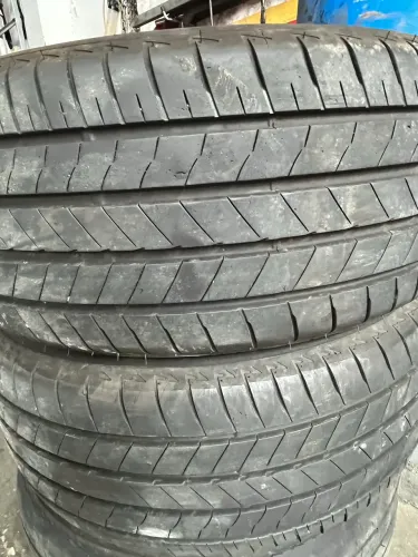 Peneus Bridgestone 225/50 R17