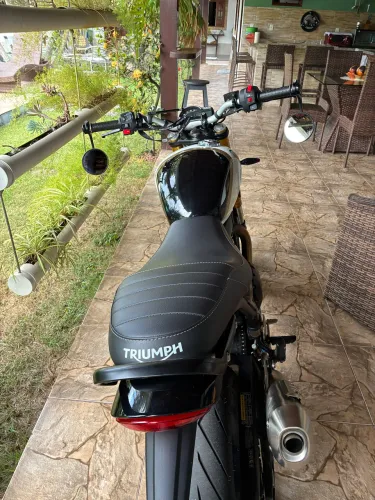 Triumph speed 400