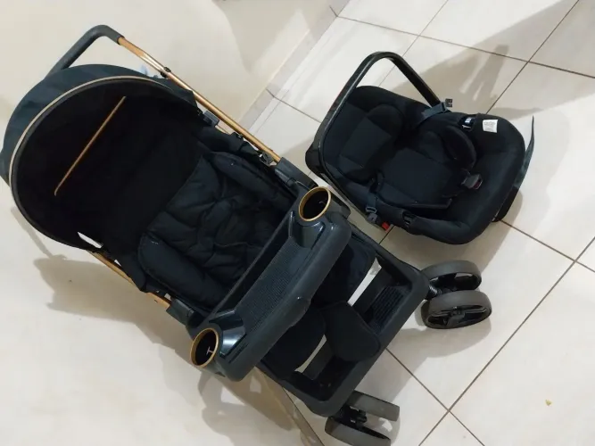 Carrinho de bebê + bebê conforto 