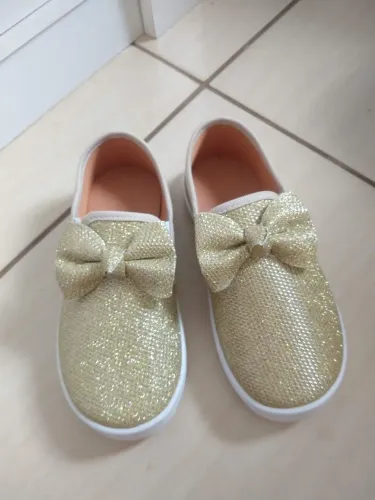 Vende-se sapatilha infantil
