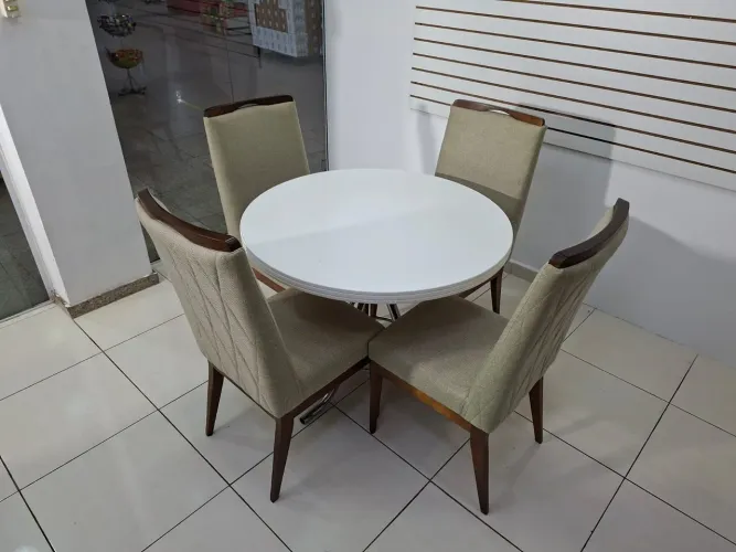 Mesa De Jantar (Off White), Com 4 Cadeiras - ENTREGA GRÁTIS