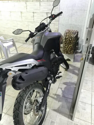 XTZ 250 LANDER CONNECTED