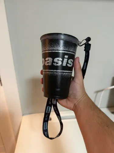 Copo + Cordão Oficial Oasis Live 25