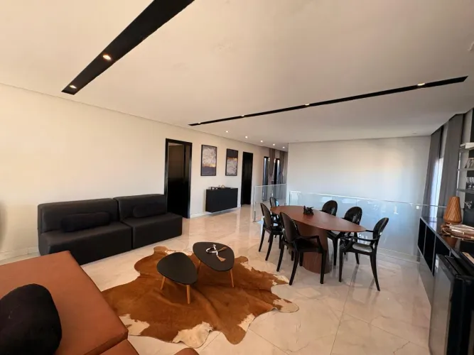 Cobertura duplex mobiliada com 4 quartos sendo 3 suites, terraço comm área gourmet e pisci