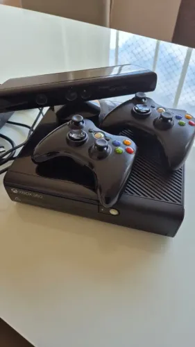 Xbox 360 Super Slim 250GB + Kinect + 2 Controles ? Destravado LT
