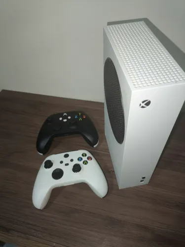 XBOX SERIES S +( 2 CONTROLES, CABOS E CAIXA)A